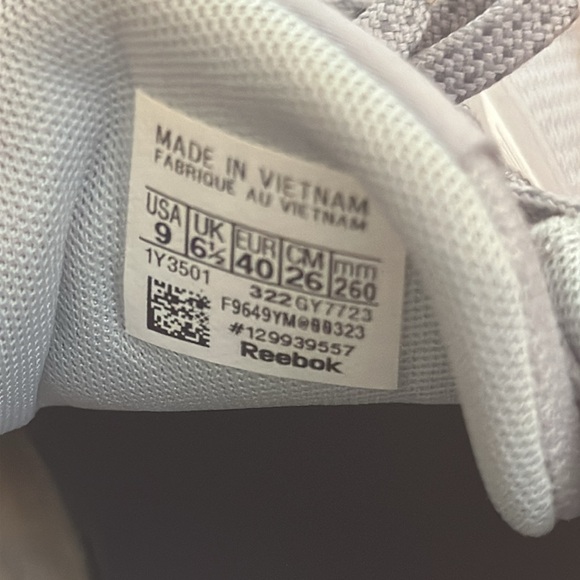 Gray Reebok sneakers - Picture 4 of 6